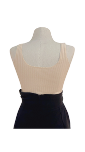 BASIC SLEEVELESS CROP TOP WITH BUTTON