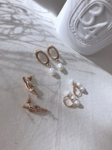 TIE THE KNOT EARRING (1723171110947)