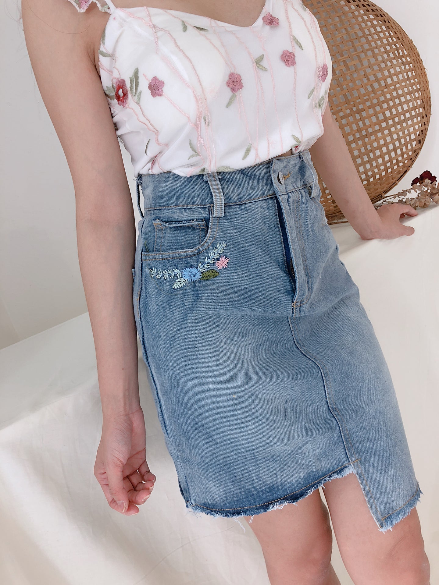 FLORAL LINE GEOMETRIC DENIM SKIRT (1392773201955)